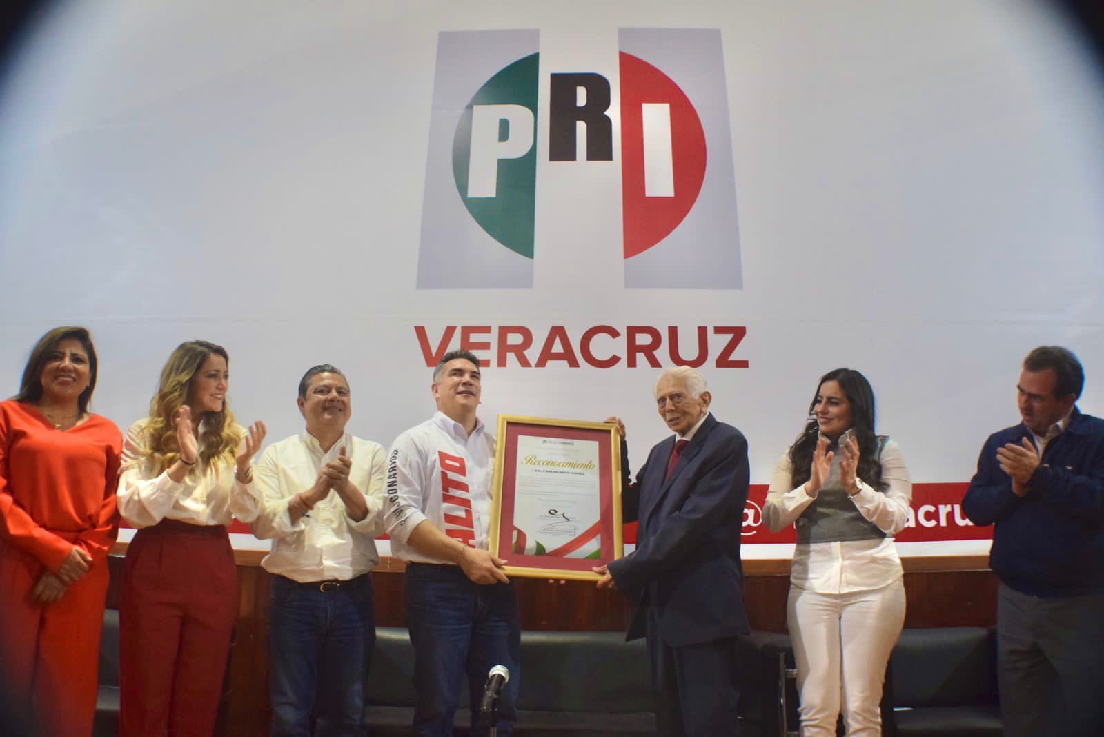 Fallece Carlos Brito Gómez, referente histórico del PRI en Veracruz ...
