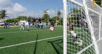 Entrega alcalde Juan Manuel Unanue cancha nueva de fútbol a la Escuela Primaria “Quetzalcóatl”