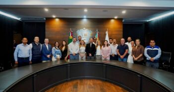 Inicia entrega-recepción en el Ayuntamiento de Boca del Río: encabezan reunión Juan Manuel Unanue y Maryjose Gamboa