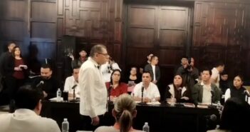 Después de ser exhibido como antiguo crítico de Morena, «renuncia» Eduardo Coronel como secretario del Ayuntamiento de Veracruz; compinche Oscar Rodríguez tendría más recomendados en el gobierno de Rosa María Hernández Espejo