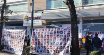 Colectivos de búsqueda y familiares de personas desaparecidas toman oficinas de la Comisión Ejecutiva Estatal de Atención Integral a Víctimas en Xalapa