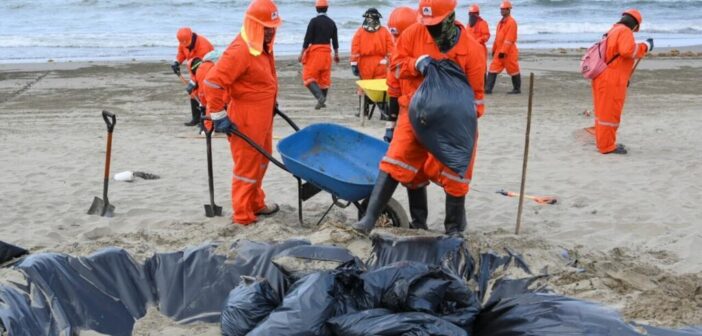 Pemex reporta reactivación de chapopotera en costas de Coatzacoalcos; Sheinbaum insiste en origen «natural» del derrame Pemex reporta reactivación de chapopotera en costas de Coatzacoalcos; Sheinbaum insiste en origen «natural» del derrame