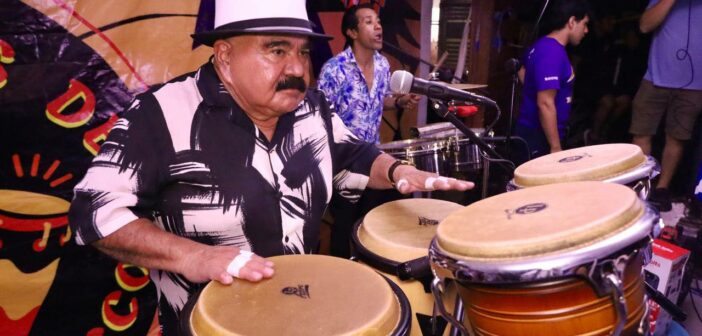 En lugar de medicinas para damnificados, delegado del IMSS Bienestar Ramos Alor lleva a Poza Rica…¡a su grupo de música tropical!