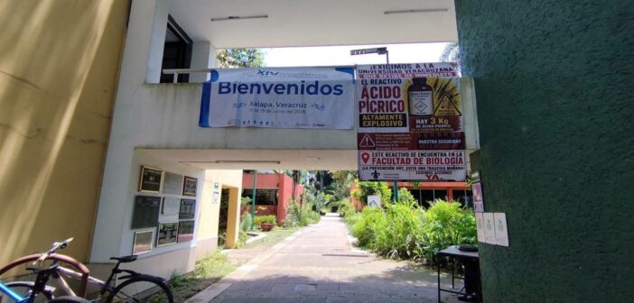 Denuncian almacenamiento de más de 3 kilos de sustancia altamente explosiva en Facultad de Biología, en la zona UV; rectoría dice que situación se encuentra “bajo control” y “no representa un riesgo para la comunidad” Denuncian almacenamiento de más de 3 kilos de sustancia altamente explosiva en Facultad de Biología, en la zona UV; rectoría dice que situación se encuentra “bajo control” y “no representa un riesgo para la comunidad”
