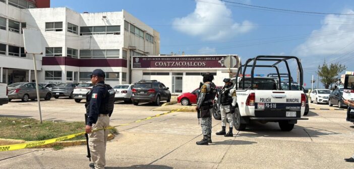 Ataque armado deja 4 personas muertas y dos heridas en oficinas en Coatzacoalcos, Veracruz Ataque armado deja 4 personas muertas y dos heridas en oficinas en Coatzacoalcos, Veracruz