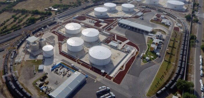 Se desinfla el “golpe” de 59 millones de litros de supuesto huachicol: FGR admite que aún «investiga» si el combustible es ilícito; empresa demuestra operación legal de planta en Guanajuato