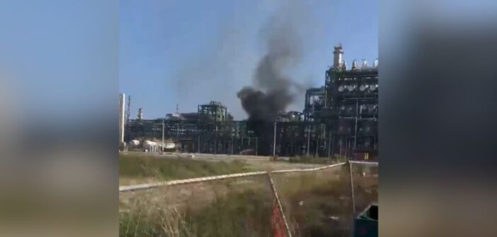 Nuevo incendio en refinería de Dos Bocas; Pemex asegura que solo hubo fuego incipiente y humo negro Nuevo incendio en refinería de Dos Bocas; Pemex asegura que solo hubo fuego incipiente y humo negro