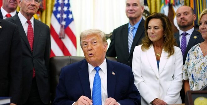 Trump afirma que podría no renovar el T-MEC; advierte que van por drogas ‘que entran por tierra’ Trump afirma que podría no renovar el T-MEC; advierte que van por drogas ‘que entran por tierra’