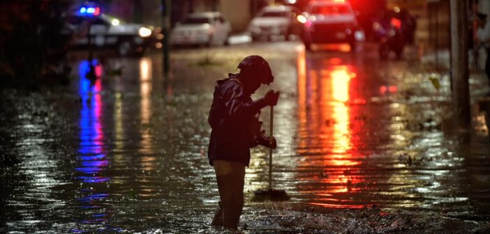 Dejan lluvias en Xalapa el deceso de dos personas; continúan recorridos y evaluación de daños Dejan lluvias en Xalapa el deceso de dos personas; continúan recorridos y evaluación de daños