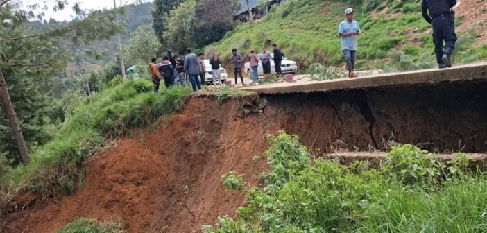 Dejan lluvias una persona muerta por derrumbes en la sierra de Zongolica Dejan lluvias una persona muerta por derrumbes en la sierra de Zongolica