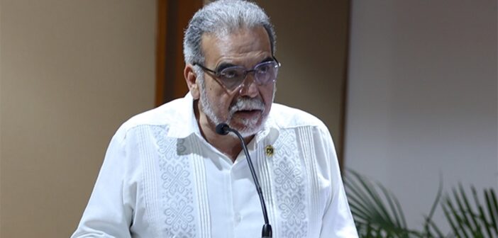 Pretende Martín Aguilar eliminación del examen de admisión a la UV Pretende Martín Aguilar eliminación del examen de admisión a la UV