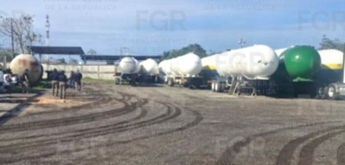 Aseguran 149 vehículos y más de 82 mil litros de ‘huachicol’ en Minatitlán, Veracruz