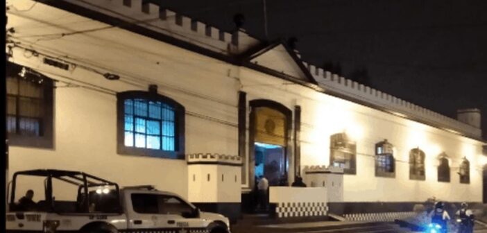 Denuncia profesor y estudiante de posgrado de la UV detención arbitraria, tortura de elementos de SSP y 15 horas de incomunicación en el cuartel de San José; demandan condena de parte de rectoría
