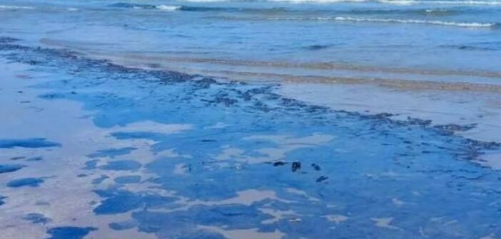 Avanza el derrame de hidrocarburo en costas de Veracruz, reportan presencia de chapopote en Alvarado