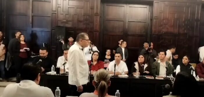 Después de ser exhibido como antiguo crítico de Morena, «renuncia» Eduardo Coronel como secretario del Ayuntamiento de Veracruz; compinche Oscar Rodríguez tendría más recomendados en el gobierno de Rosa María Hernández Espejo Después de ser exhibido como antiguo crítico de Morena, «renuncia» Eduardo Coronel como secretario del Ayuntamiento de Veracruz; compinche Oscar Rodríguez tendría más recomendados en el gobierno de Rosa María Hernández Espejo