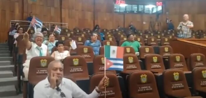 ¿Y el injerencismo? Irrumpen supuestos ciudadanos cubanos en el Congreso de Veracruz para cortar posicionamiento de la oposición; los llevó la diputada de Morena Victoria Gutiérrez ¿Y el injerencismo? Irrumpen supuestos ciudadanos cubanos en el Congreso de Veracruz para cortar posicionamiento de la oposición; los llevó la diputada de Morena Victoria Gutiérrez