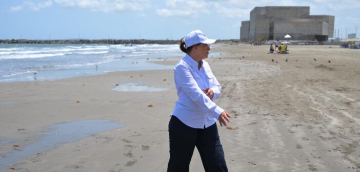 Al fin se aparece Nahle en una playa tras derrame: admite que “trazas” de hidrocarburo siguen llegando Al fin se aparece Nahle en una playa tras derrame: admite que “trazas” de hidrocarburo siguen llegando