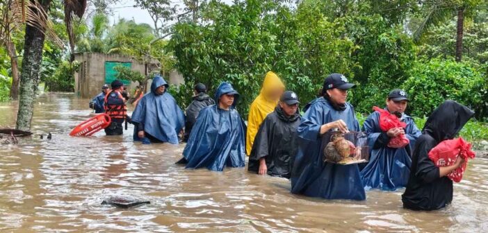 Crecida y desbordamiento de ríos Coatzacoalcos y Agua Dulcita obliga a evacuar familias en el sur de Veracruz