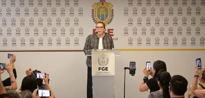 Dice la fiscal de Veracruz que no habrá impunidad por asesinato del periodista Carlos Ramírez Castro, pero no hay detenidos ni claridad sobre líneas de investigación; sobre medidas de protección, le echa la bolita a la CEAPP Dice la fiscal de Veracruz que no habrá impunidad por asesinato del periodista Carlos Ramírez Castro, pero no hay detenidos ni claridad sobre líneas de investigación; sobre medidas de protección, le echa la bolita a la CEAPP