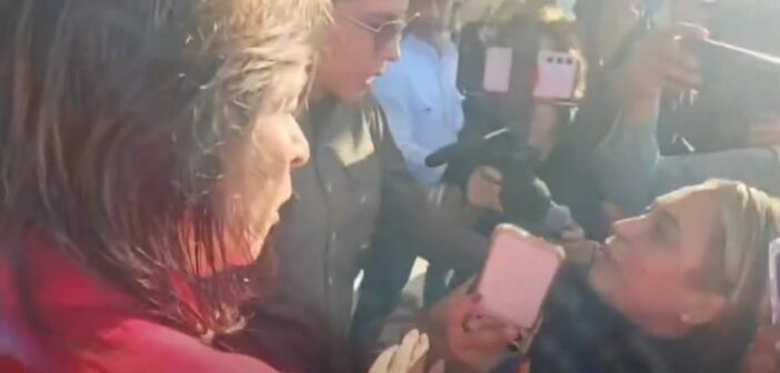 Guarura de Nahle agrede a reportera que cuestionó a gobernadora sobre fosa clandestina en Jáltipan; Sheinbaum cancela visita a Coatzacoalcos del fin de semana