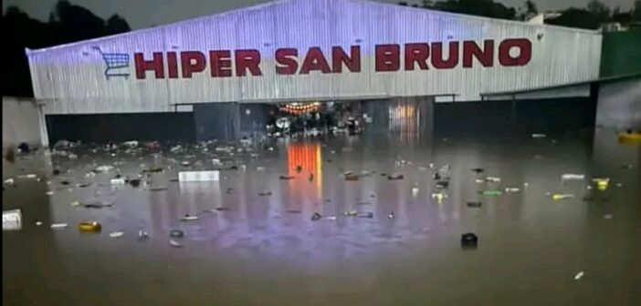 Joven estudiante murió ahogada en Hiper San Bruno, tienda abierta junto a cauce de aguas negras después de 2022 Joven estudiante murió ahogada en Hiper San Bruno, tienda abierta junto a cauce de aguas negras después de 2022