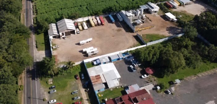 Hallan presunta “huachirefinería” clandestina en Coatepec