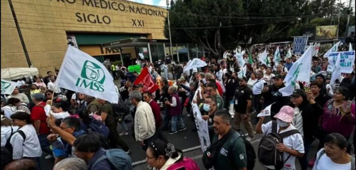 IMSS y sindicato acuerdan aumento salarial de 8%; disidentes rechazan propuesta y anuncian megamarchas IMSS y sindicato acuerdan aumento salarial de 8%; disidentes rechazan propuesta y anuncian megamarchas