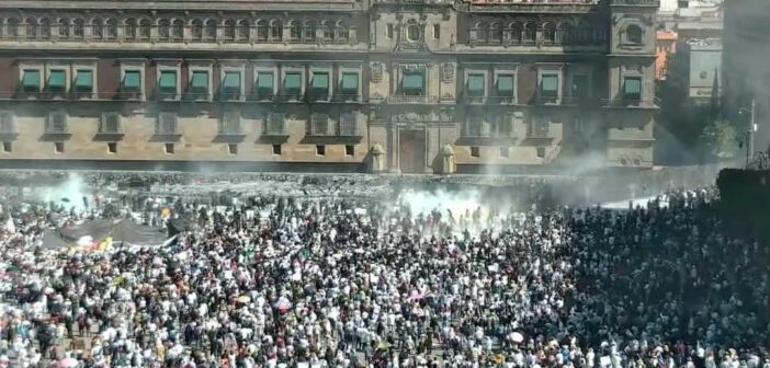 Marcha del #15N en México, diagnóstico colectivo del fracaso gubernamental; reprimen violentamente a manifestantes en el Zócalo Marcha del #15N en México, diagnóstico colectivo del fracaso gubernamental; reprimen violentamente a manifestantes en el Zócalo