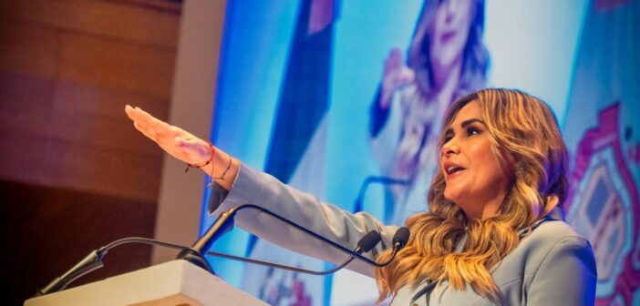 Maryjose Gamboa promete respeto institucional y coordinación con otros poderes al rendir protesta como primera alcaldesa de Boca del Río