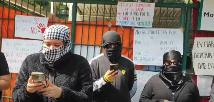 Estudiantes de Humanidades UV denuncian ruptura de acuerdos y represalias académicas por parte de autoridades universitarias; sentencian que “el paro continúa y el descontento persiste” Estudiantes de Humanidades UV denuncian ruptura de acuerdos y represalias académicas por parte de autoridades universitarias; sentencian que “el paro continúa y el descontento persiste”