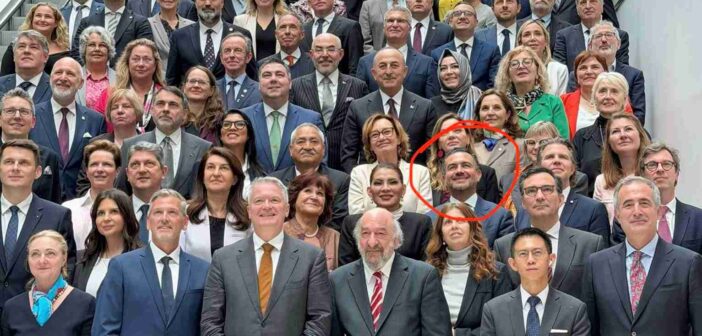 Se fue Yunes Márquez a pasear a París con representación indebida del Senado, pues está de licencia y su padre ocupa su escaño; “si viajó con dinero del Senado, lo mínimo que tendrá que hacer es regresarlo”, sentencia senadora del PAN.