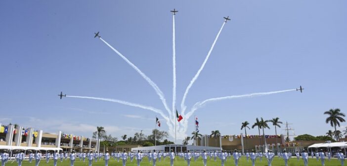 “México confía en ustedes”: preside Sheinbaum graduación de 211 ingenieros guardiamarina de la Heroica Escuela Naval Militar en Antón Lizardo