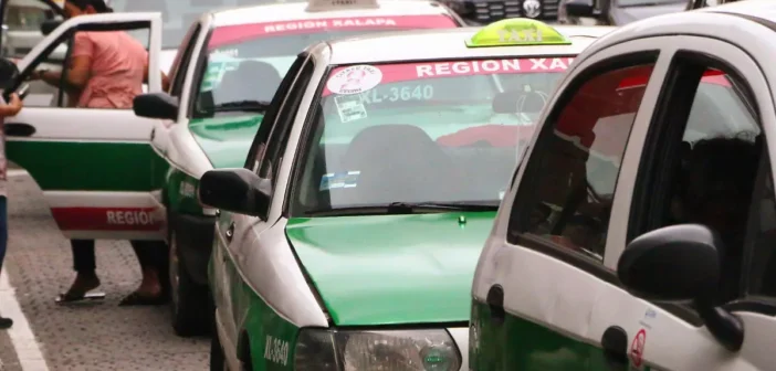 Por presuntos actos de corrupción en Transporte Público del Estado, taxistas y transportistas anuncian paro de labores y bloqueos en Xalapa este jueves